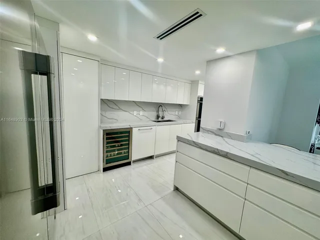 $8,500 | 9801 Collins Avenue, Unit 5U, Bal Harbour, FL 33154