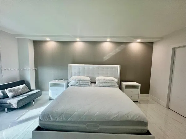 $8,500 | 9801 Collins Avenue, Unit 5U, Bal Harbour, FL 33154