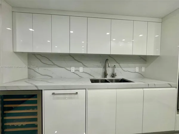 $8,500 | 9801 Collins Avenue, Unit 5U, Bal Harbour, FL 33154
