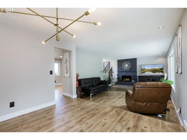 $647,000 | 16455 Devonshire Drive, Gladstone, OR 97027