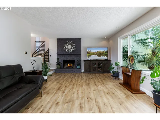 $647,000 | 16455 Devonshire Drive, Gladstone, OR 97027