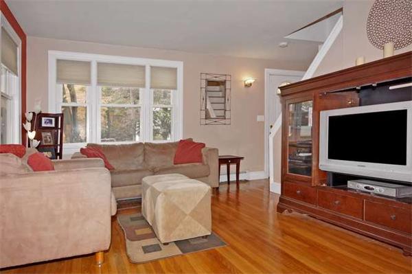 89 Londonderry Road Framingham, MA 01701 - Photo 2 of 21 Gallery Image 2