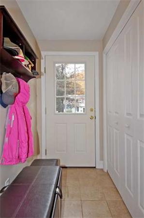 89 Londonderry Road Framingham, MA 01701 - Photo 8 of 21 Gallery Image 8