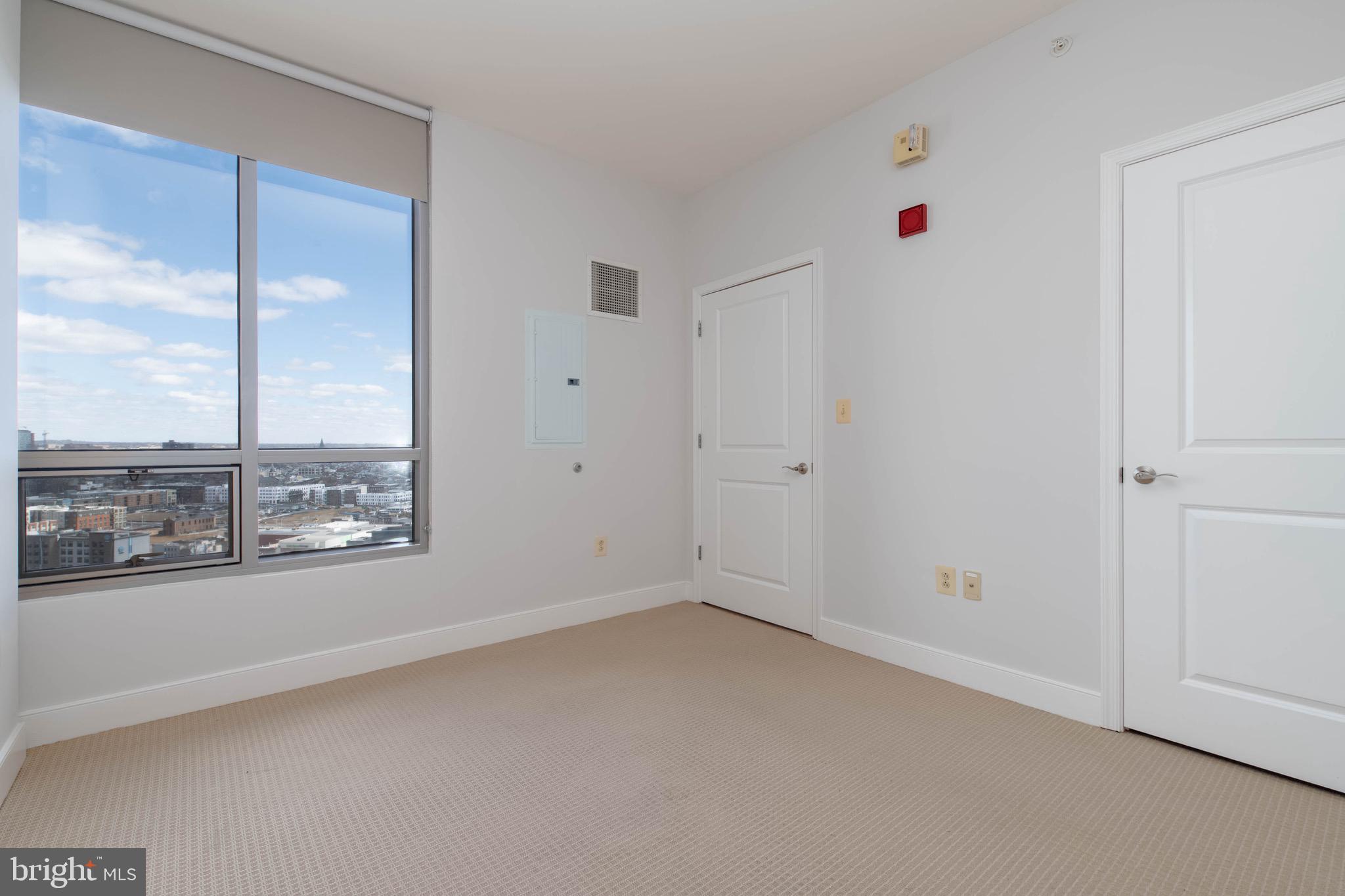 675 President Street, Unit 2207 Baltimore, MD 21202 - Photo 12 of 30 an empty room with a window