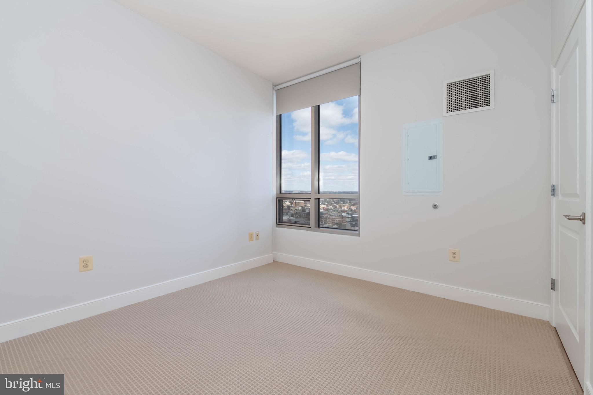 675 President Street, Unit 2207 Baltimore, MD 21202 - Photo 13 of 30 an empty room with a window