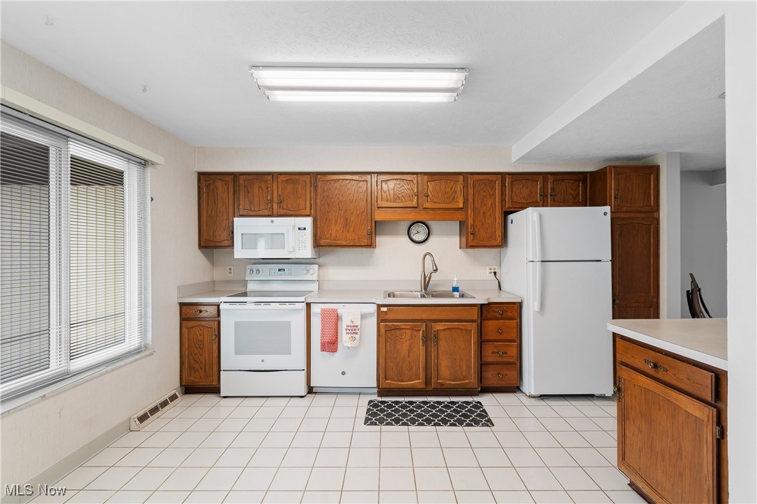 6462 State Road, Unit 4 Parma, OH 44134 - Photo 16 of 42 Kitchen featuring visible vents, a sink, white appliances, and light countertops