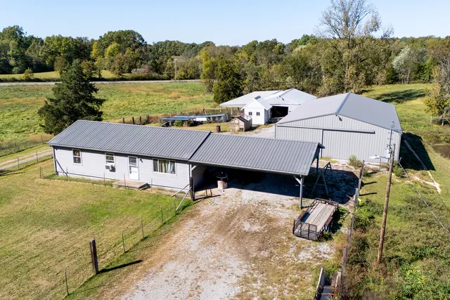 $225,000 | 104 East Boundary Road, Creal Springs, IL 62922