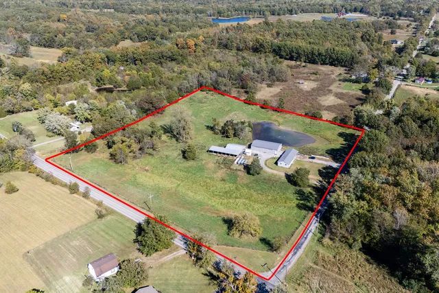 $225,000 | 104 East Boundary Road, Creal Springs, IL 62922