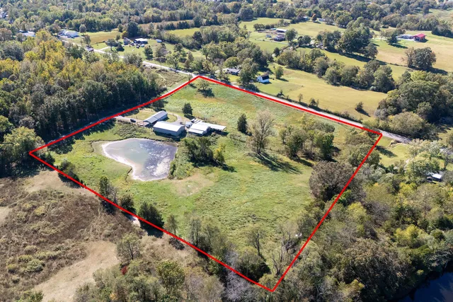 $225,000 | 104 East Boundary Road, Creal Springs, IL 62922