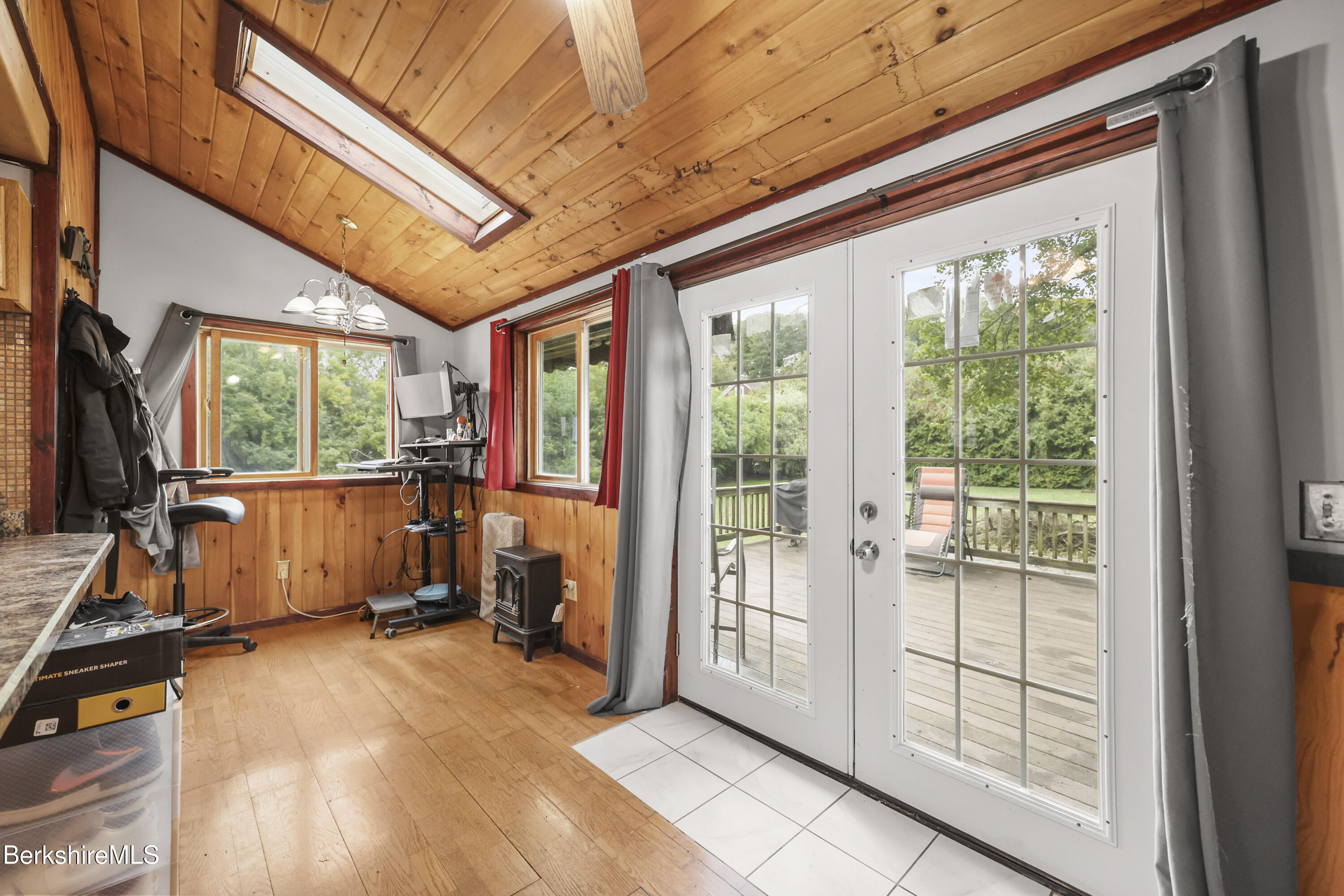 16 Pine Street Adams, MA 01220 - Photo 12 of 50 85 Breakfast Area