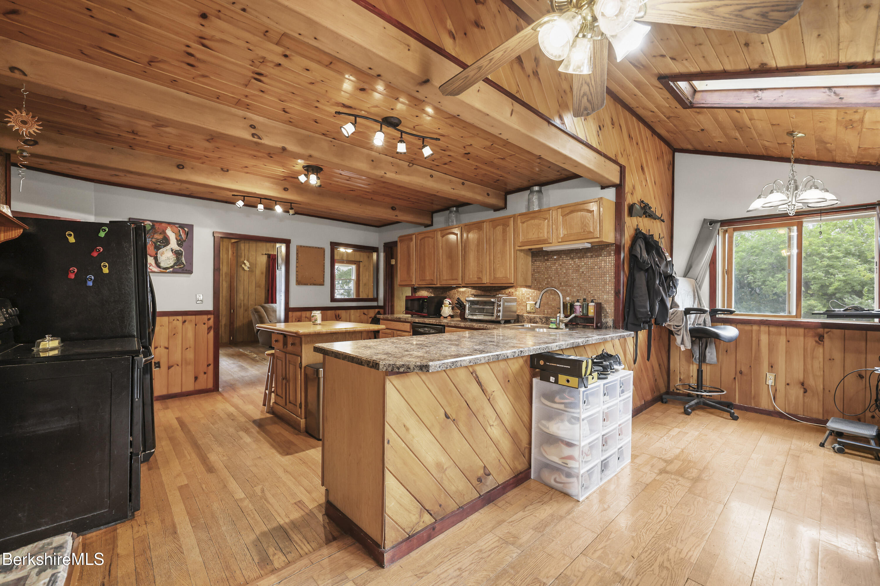 16 Pine Street Adams, MA 01220 - Photo 8 of 50 80 Breakfast Area