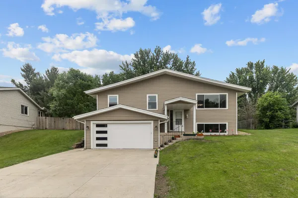 $399,900 | 4990 148th Path West, Apple Valley, MN 55124