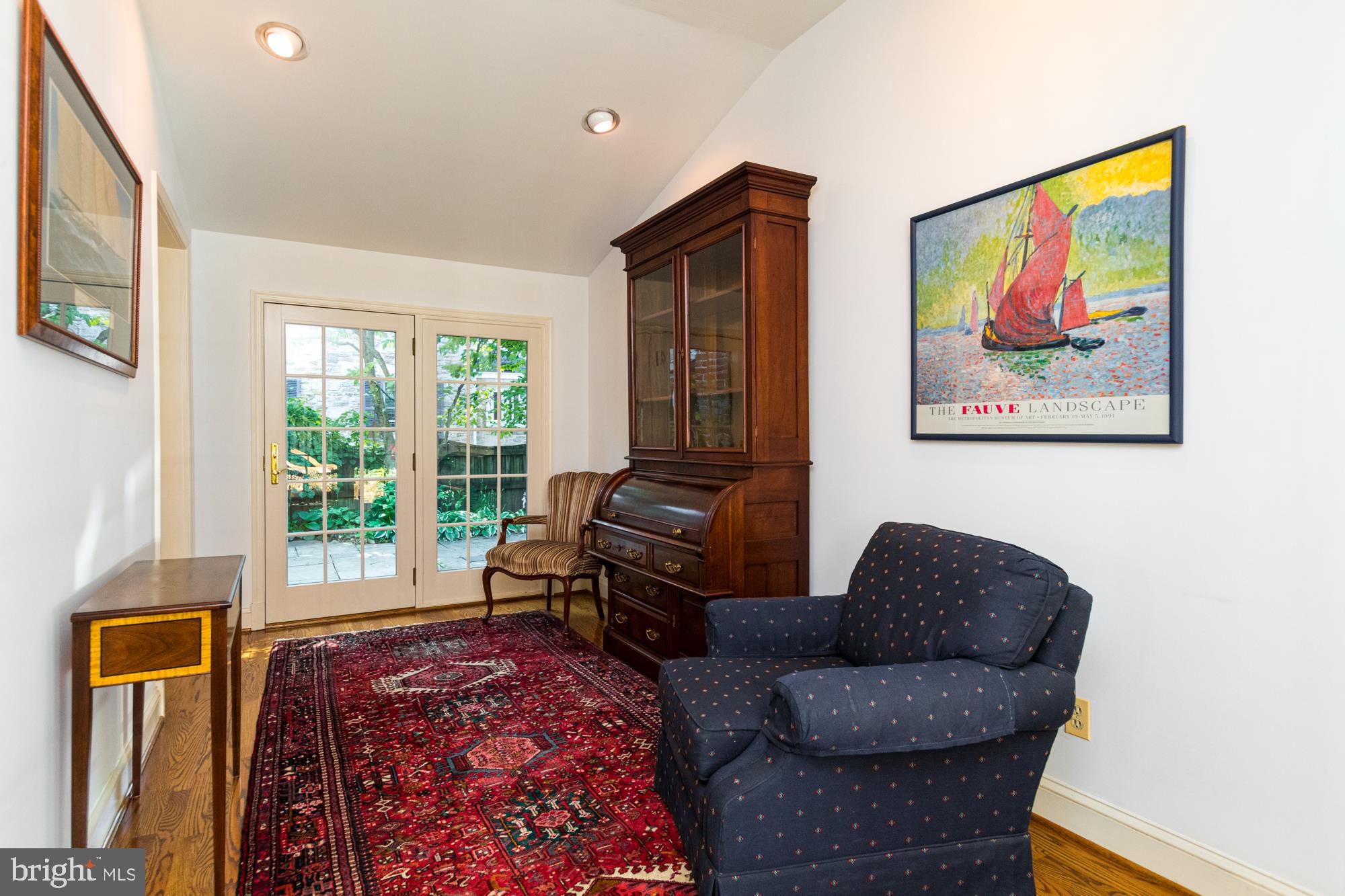 12 Aintree Road Baltimore, MD 21286 - Photo 22 of 48 a living room with furniture and a window
