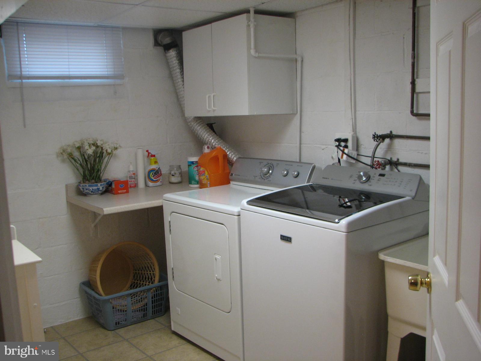 706 Ware Street Southwest Vienna, VA 22180 - Photo 20 of 30 Lower level laundry with utility sink