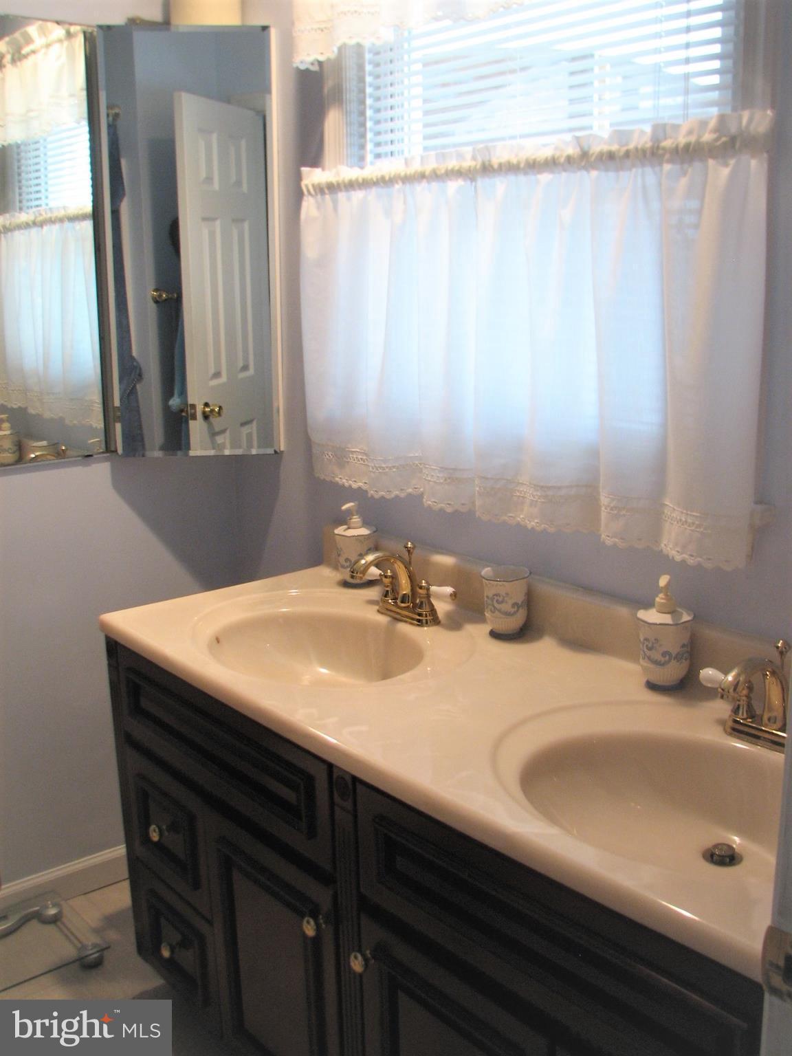 706 Ware Street Southwest Vienna, VA 22180 - Photo 9 of 30 Dual sinks in Master