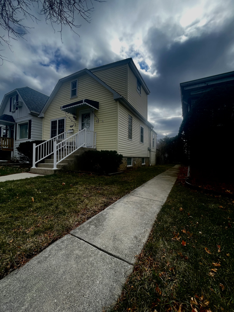 6907 West Farragut Avenue Chicago, IL 60656 - Photo 2 of 26