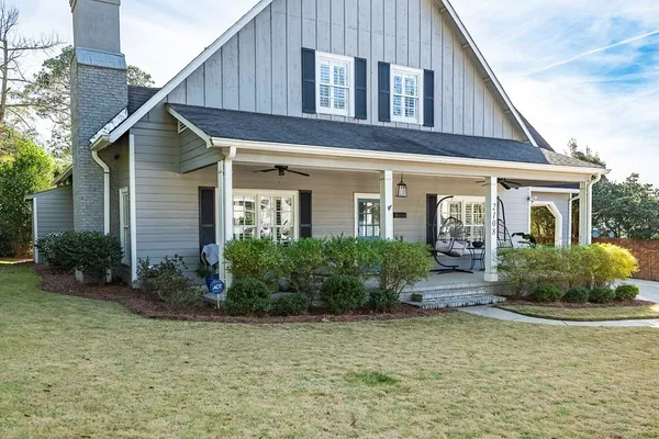 a view of a house with backyard and plants