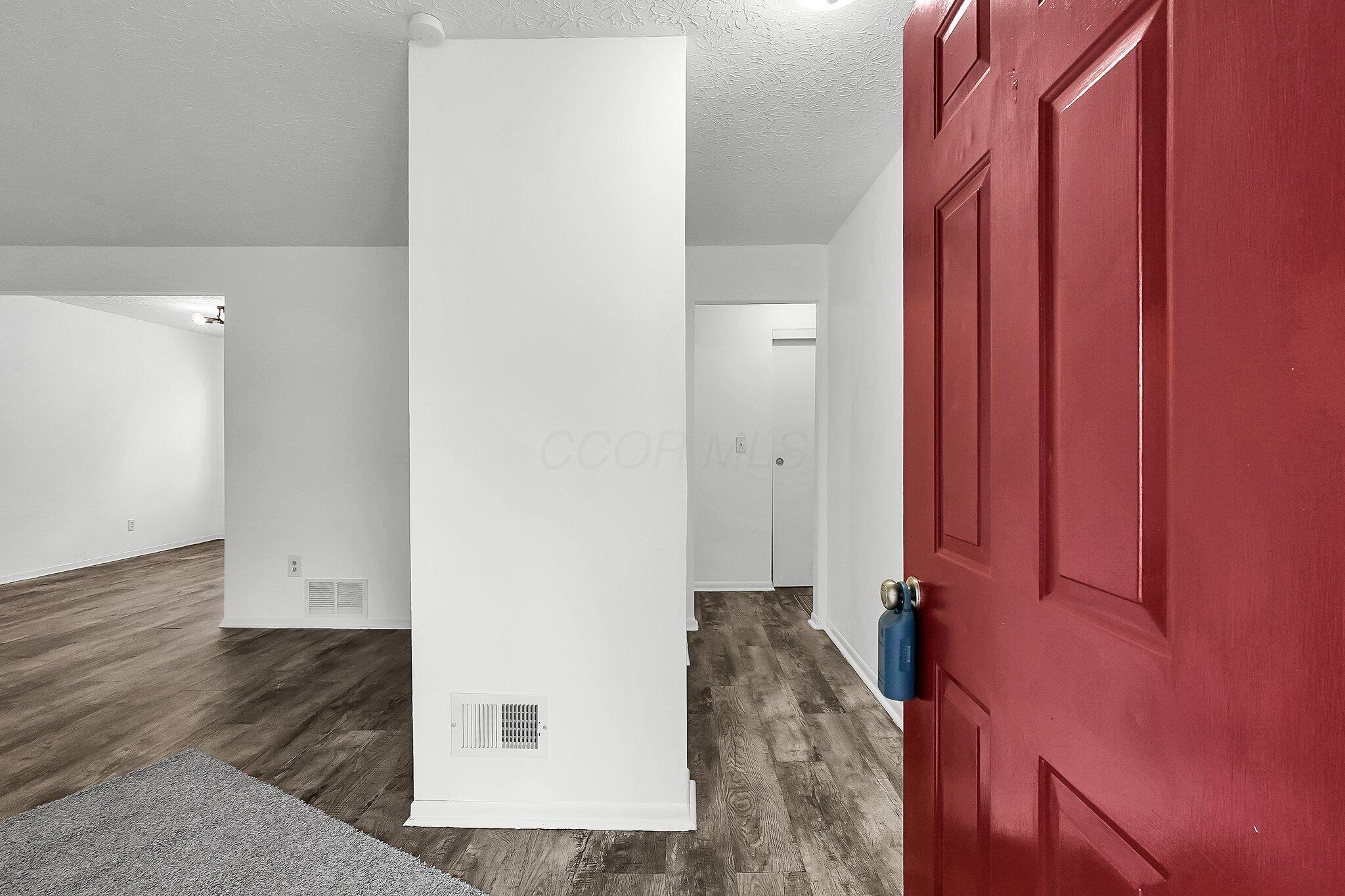 5921 Parkglen Road Galloway, OH 43119 - Photo 3 of 29 Foyer