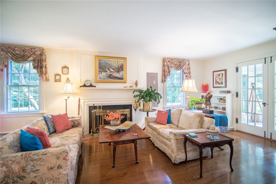 32 Woodland Road Barrington, RI 02806 - Photo 4 of 30 Gallery Image 4