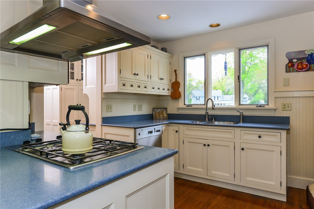 32 Woodland Road Barrington, RI 02806 - Photo 7 of 30 Gallery Image 7