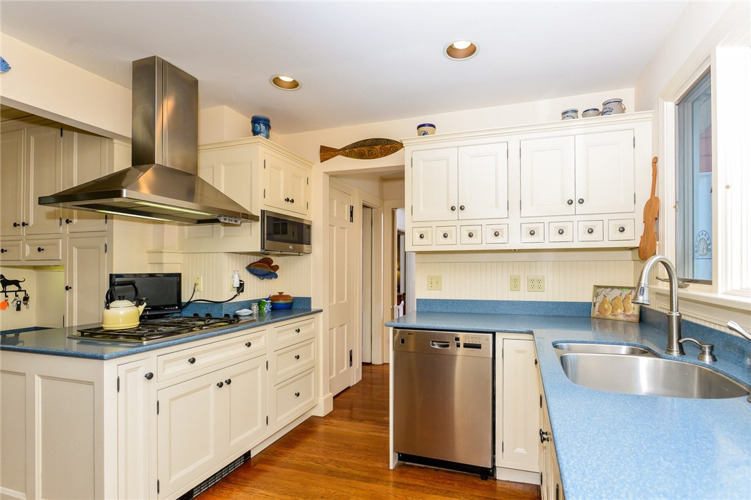 32 Woodland Road Barrington, RI 02806 - Photo 8 of 30 Gallery Image 8