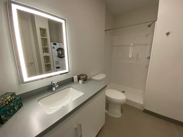 $2,565 | 409 Elm Street, Unit 519, Manchester, NH 03101