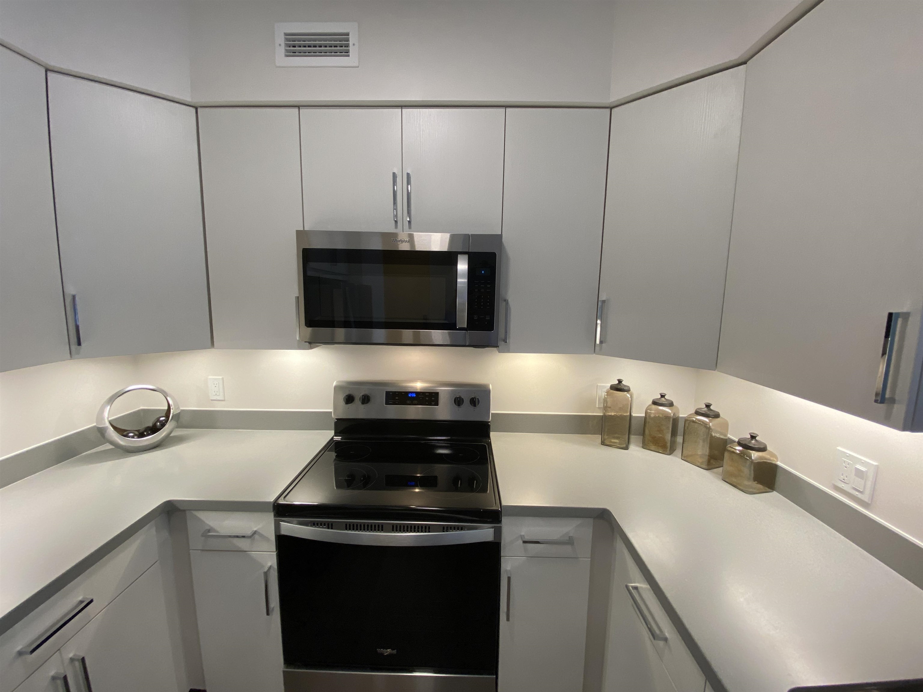 409 Elm Street, Unit 519 Manchester, NH 03101 - Photo 5 of 40