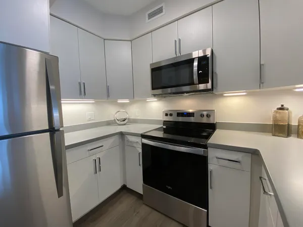 $2,565 | 409 Elm Street, Unit 519, Manchester, NH 03101