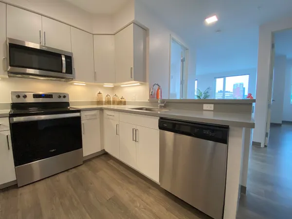 $2,565 | 409 Elm Street, Unit 519, Manchester, NH 03101