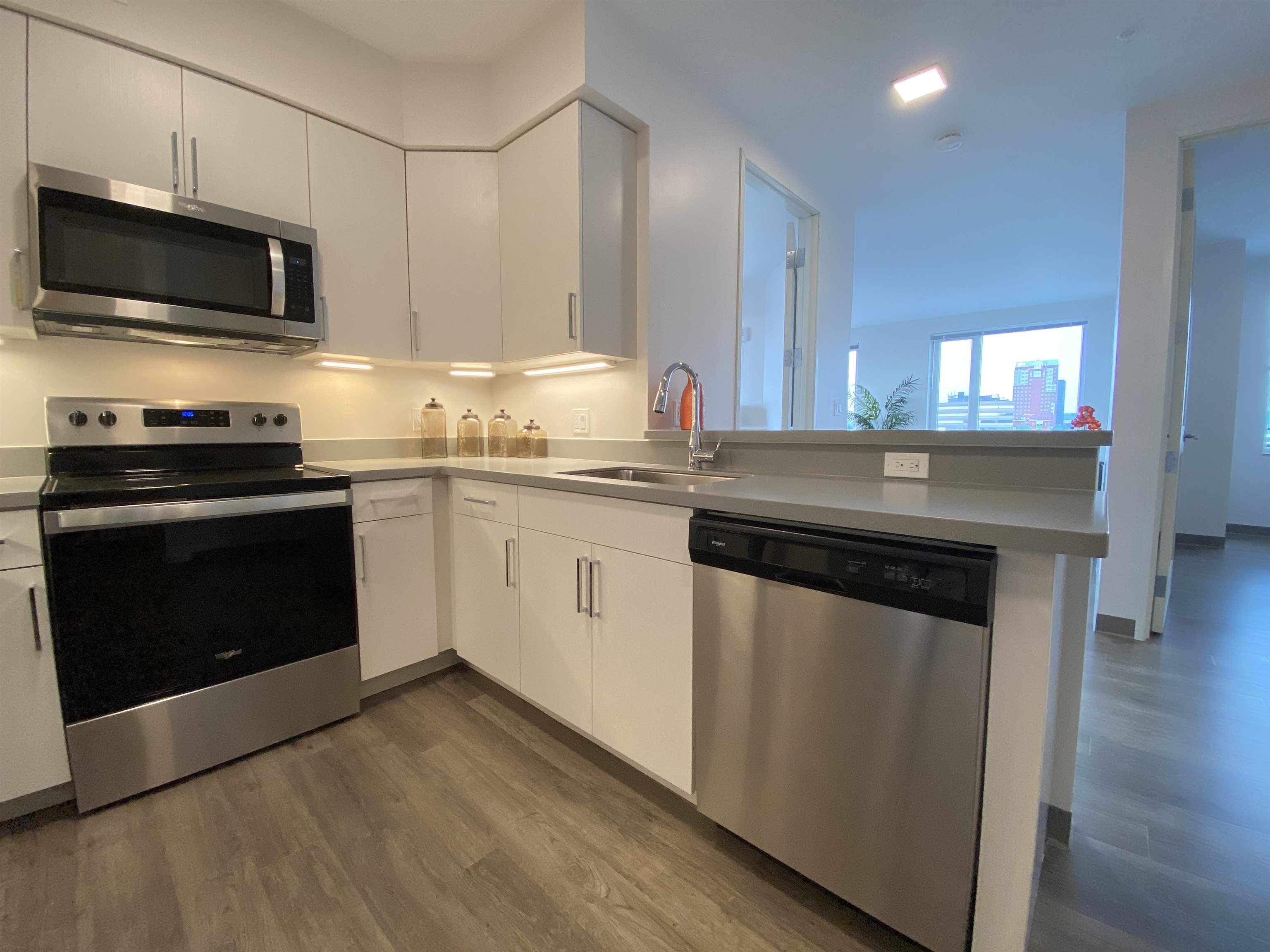 409 Elm Street, Unit 519 Manchester, NH 03101 - Photo 8 of 40