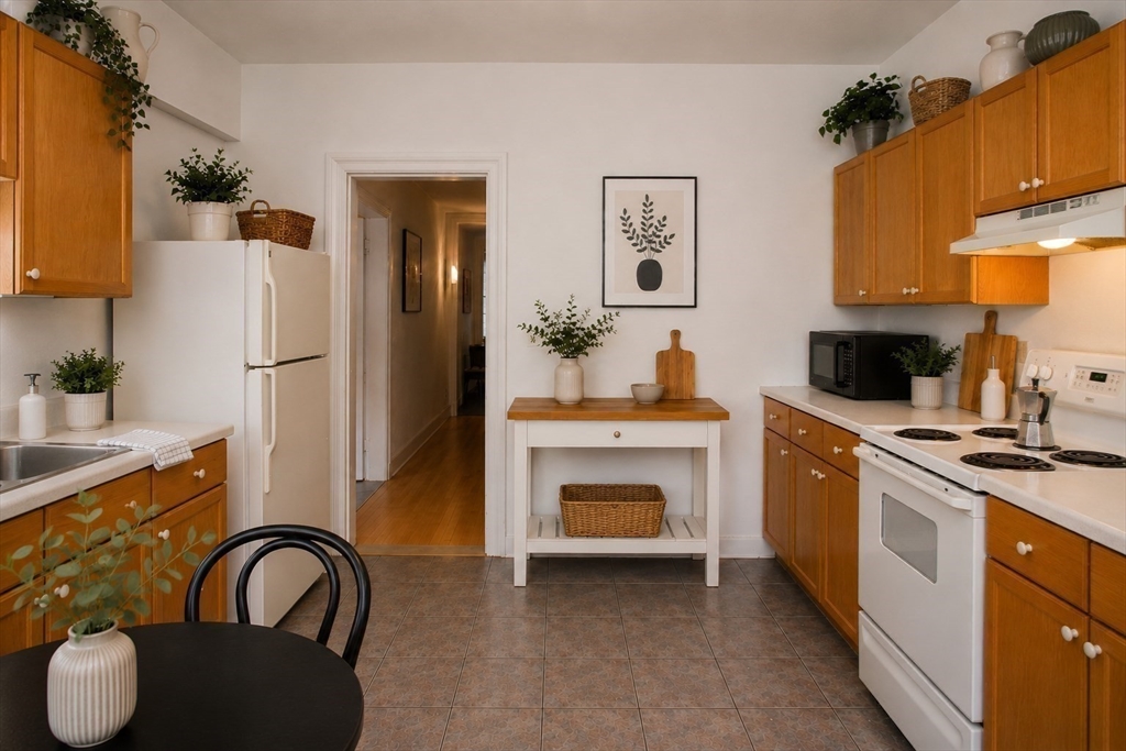 10 Davis Avenue, Unit F Brookline, MA 02445 - Photo 9 of 15