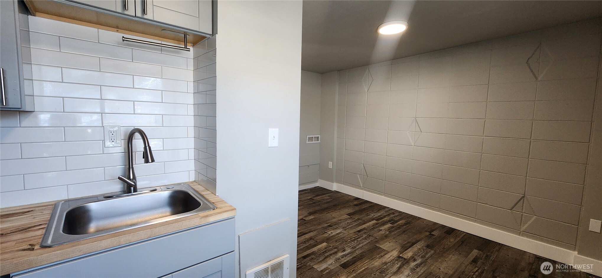 124 West Shoshone Street Pasco, WA 99301 - Photo 5 of 9