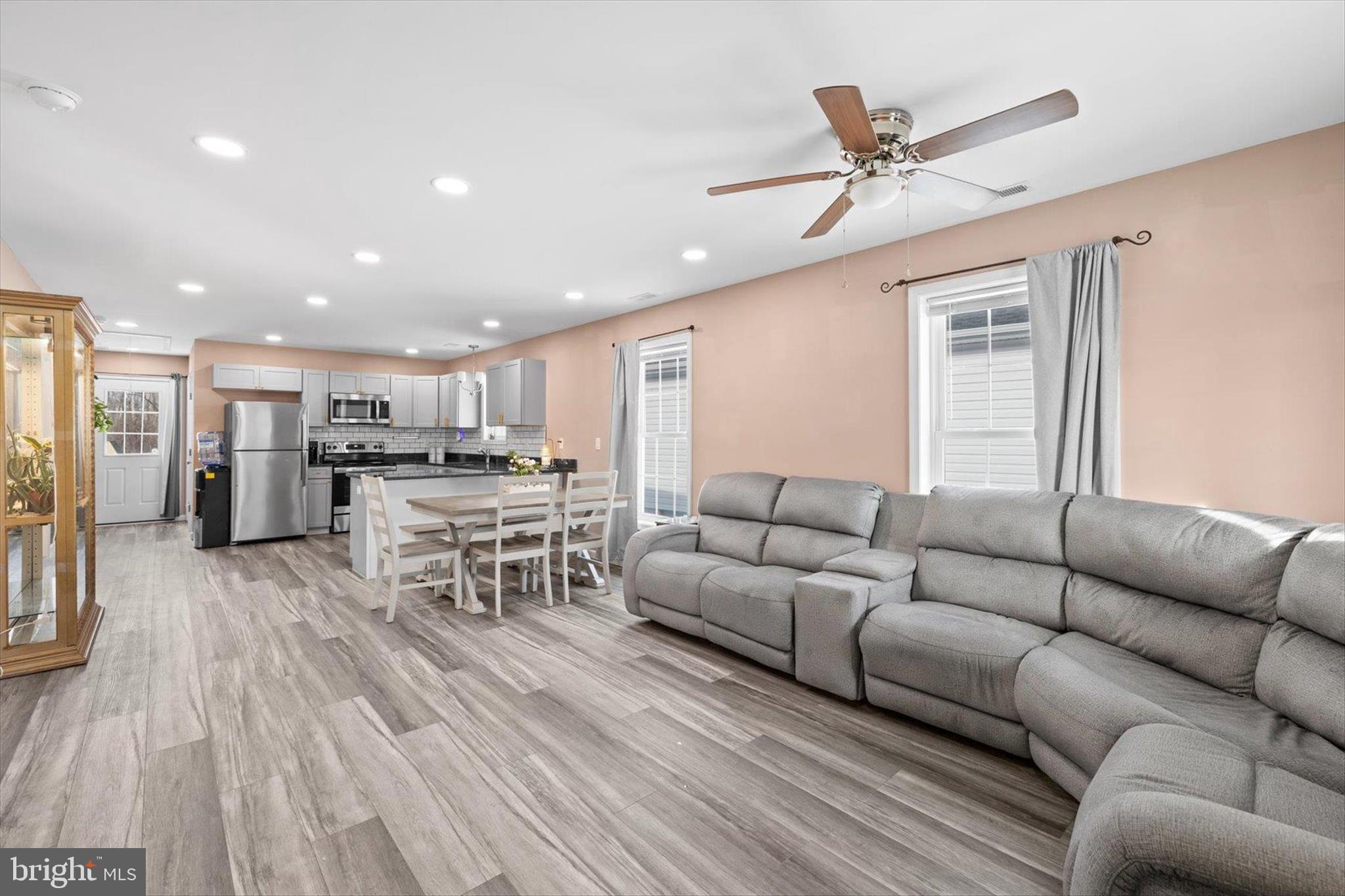 9 West High Street Seaford, DE 19973 - Photo 3 of 22 Living/Dining/Kitchen