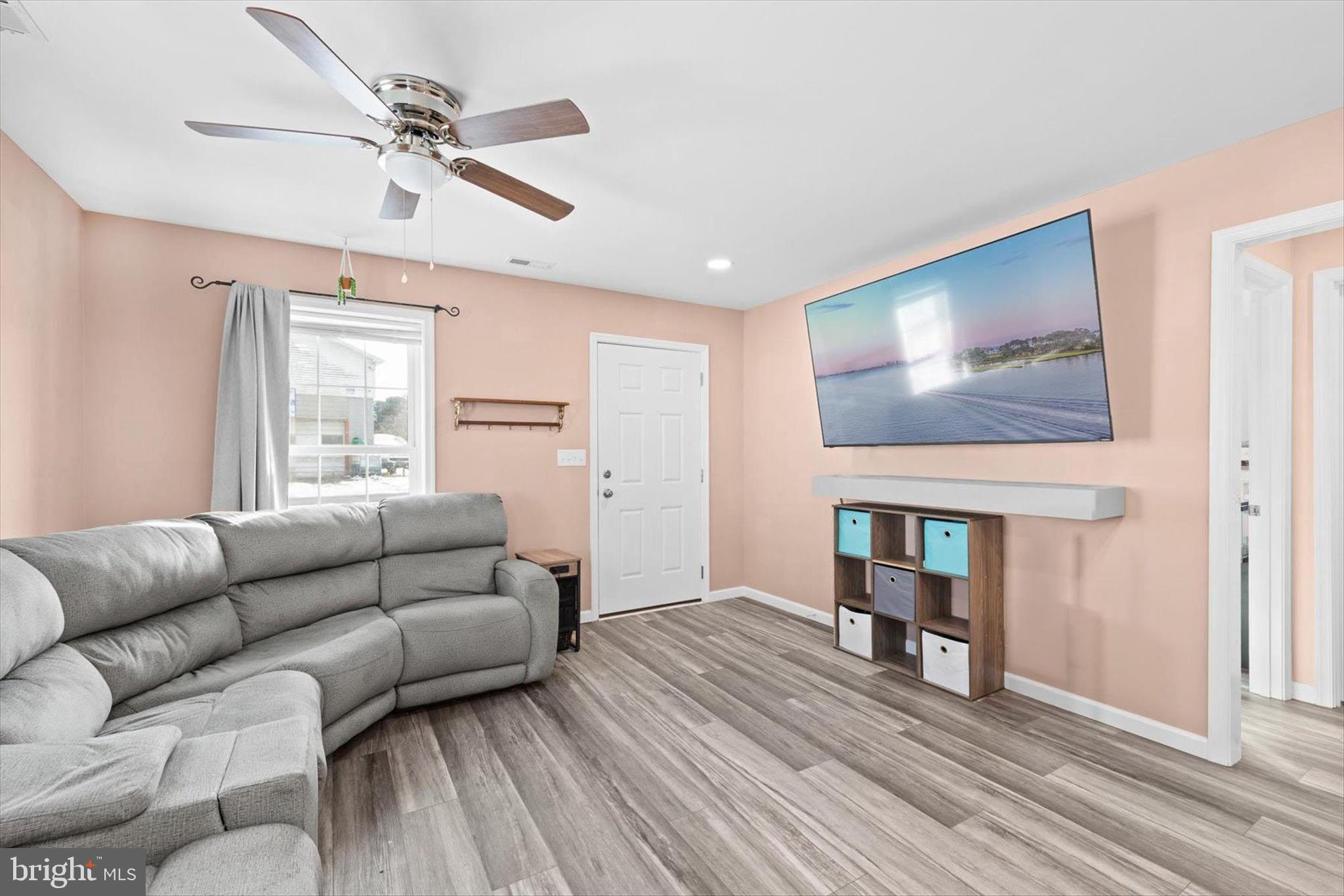 9 West High Street Seaford, DE 19973 - Photo 5 of 22 Living Room
