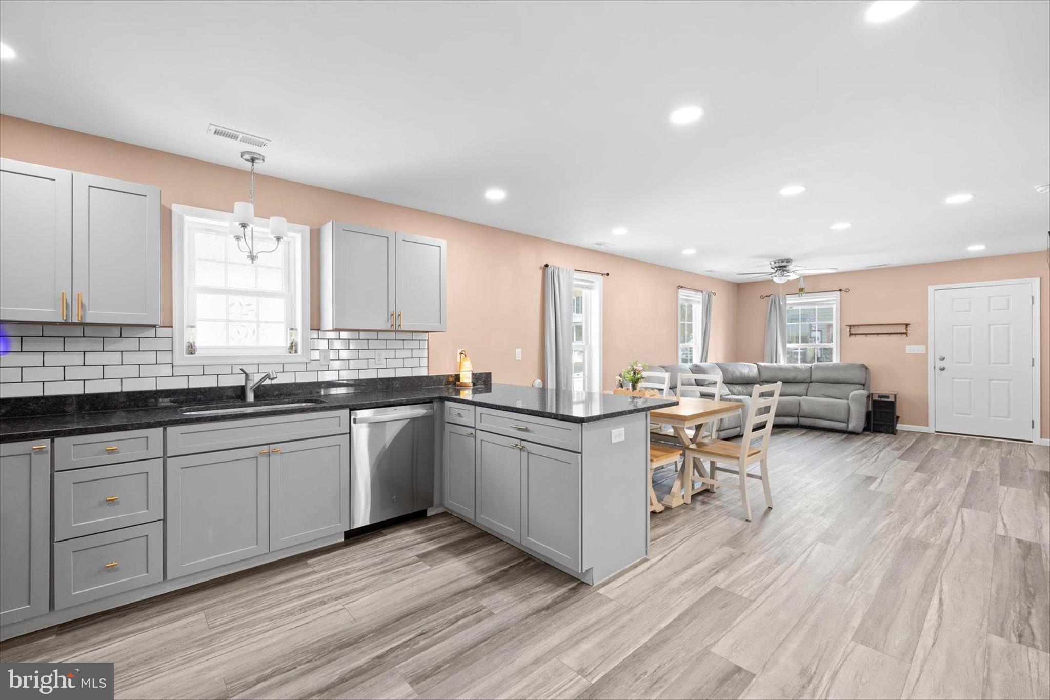 9 West High Street Seaford, DE 19973 - Photo 8 of 22 Kitchen/Dining/Living room