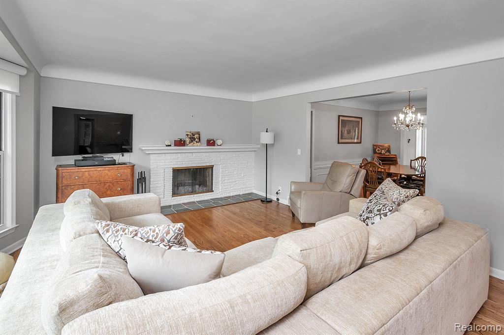580 Cook Road Grosse Pointe Woods, MI 48236 - Photo 4 of 48