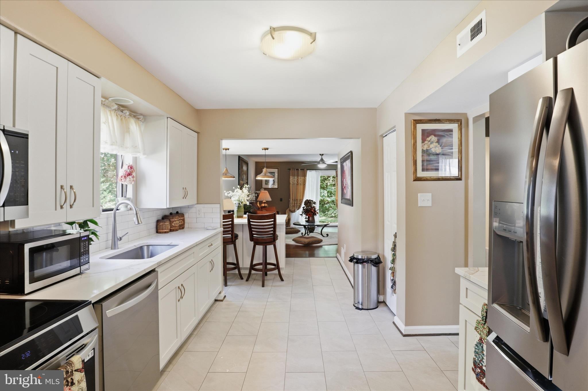 211 Keyes Court Sterling, VA 20164 - Photo 6 of 37 Kitchen
