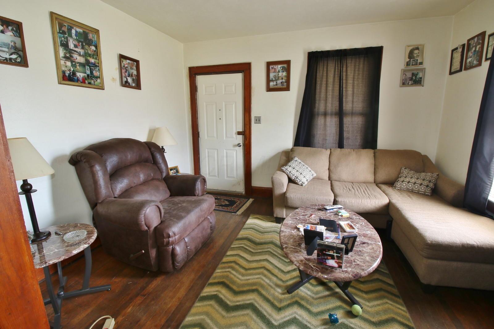 936 Pershing Road Zanesville, OH 43701 - Photo 2 of 9