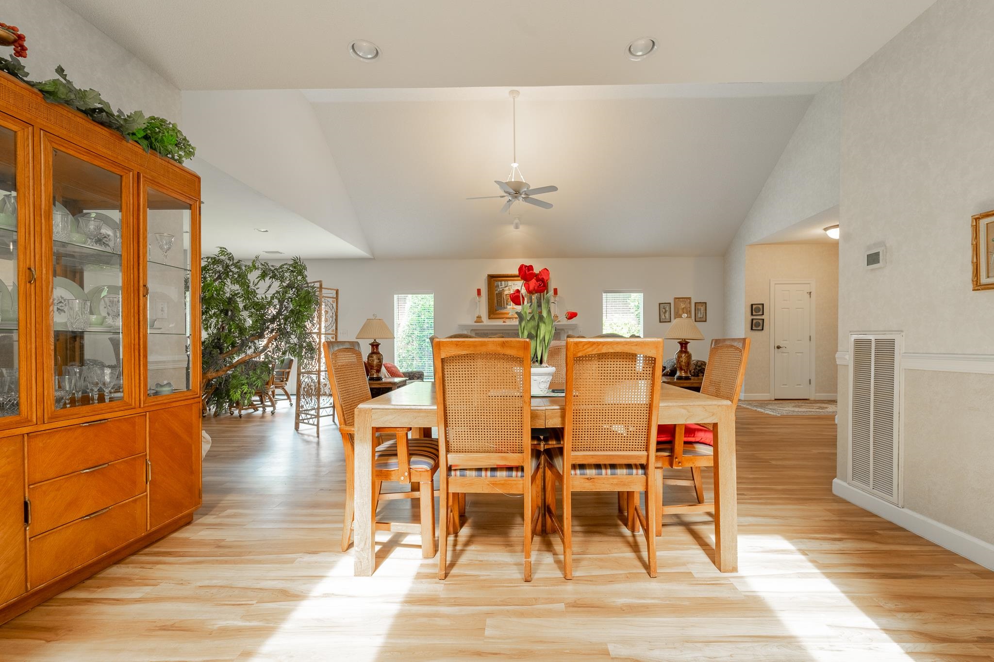 208 Hawthorne Circle Fairhope, AL 36532 - Photo 7 of 22 Dining Area