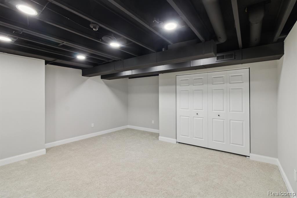 23083 Farmington Road Farmington, MI 48336 - Photo 26 of 30 Gallery Image 26