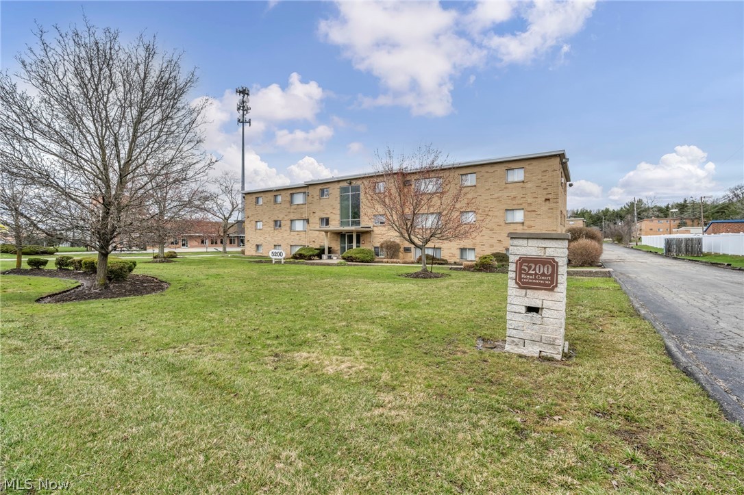 5200 Royalton Road, Unit 9B North Royalton, OH 44133 - Photo 2 of 27 View of community