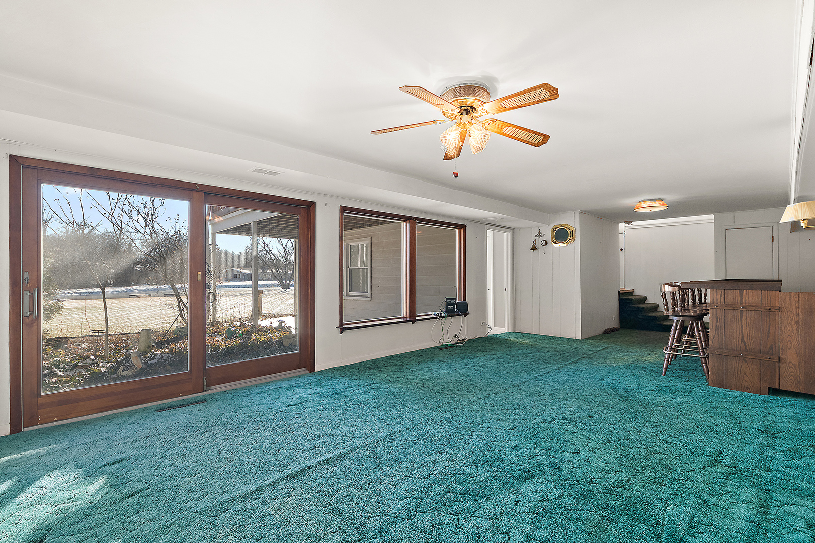 13 Riegel Oaks Lane Homewood, IL 60430 - Photo 24 of 26 a view of a livingroom with furniture and windows