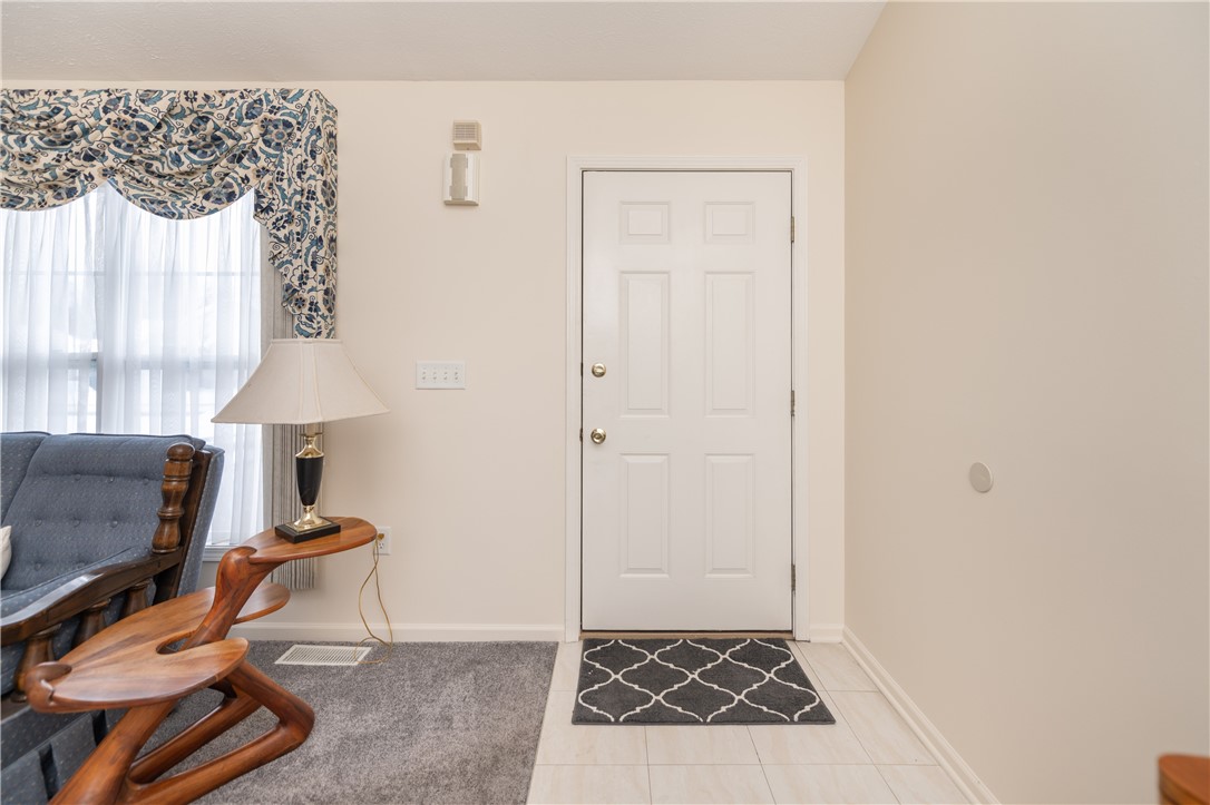 219 Rayfield Circle Webster, NY 14580 - Photo 4 of 39