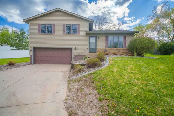 $289,000 | 117 Vineyard Street, Cannon Falls, MN 55009
