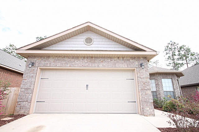 10610 Orkney Way Daphne, AL 36527 - Photo 2 of 20 Garage