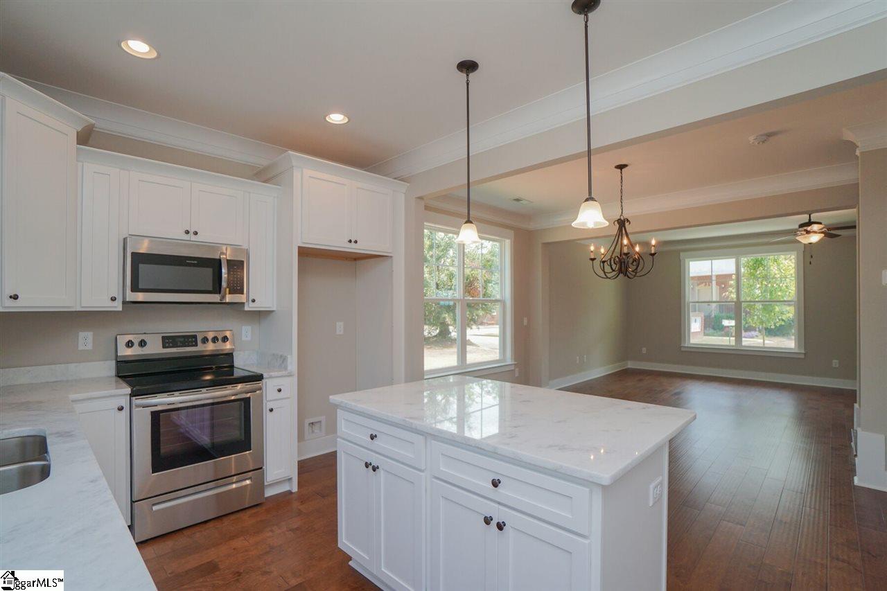 330 Ackley Road Greenville, SC 29607 - Photo 3 of 26