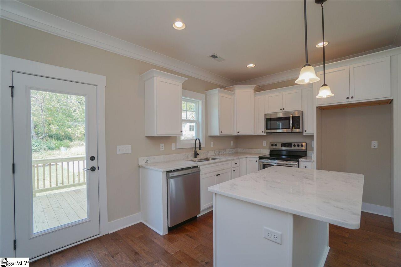 330 Ackley Road Greenville, SC 29607 - Photo 4 of 26