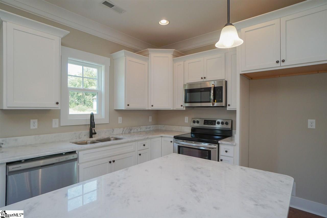 330 Ackley Road Greenville, SC 29607 - Photo 5 of 26