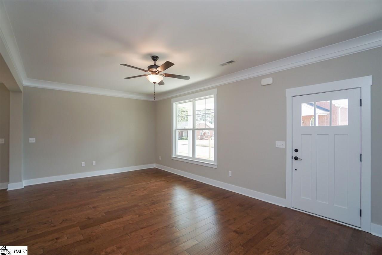 330 Ackley Road Greenville, SC 29607 - Photo 7 of 26