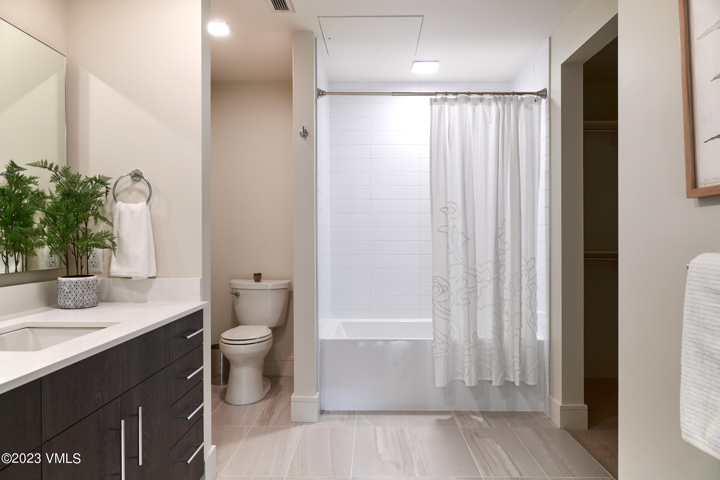 430 South Frontage Road East, Unit RUC Vail, CO 81657 - Photo 5 of 9 Bathroom